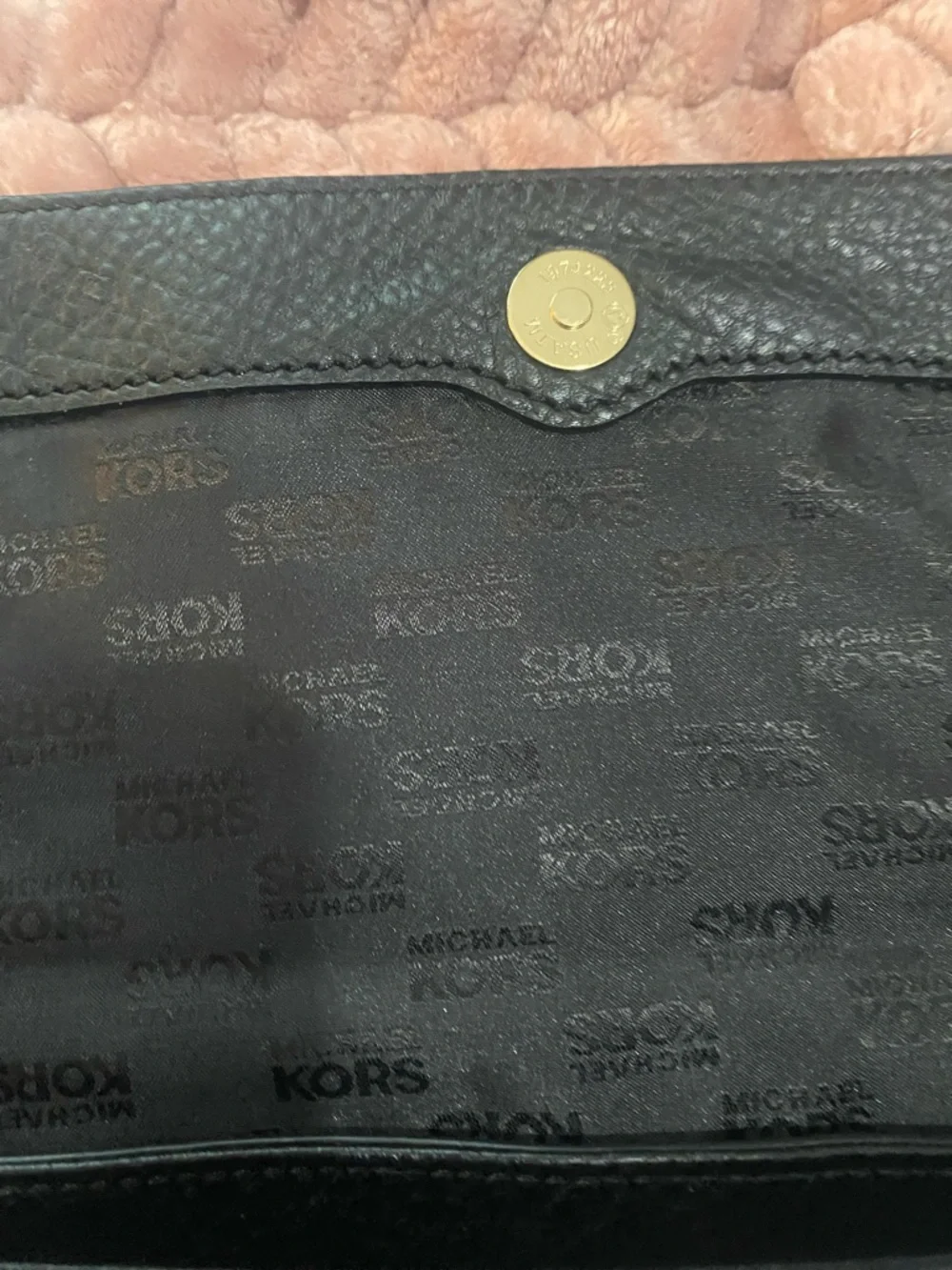 Michael Kors Black Leather Shoulder Bag with Gold Chain Detail - Picture 5 of 6